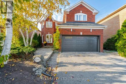 1095 Old Oak Drive, Oakville, ON - Outdoor