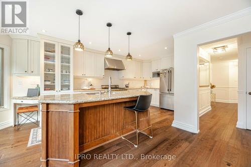 1095 Old Oak Drive, Oakville, ON - Indoor Photo Showing Kitchen With Upgraded Kitchen