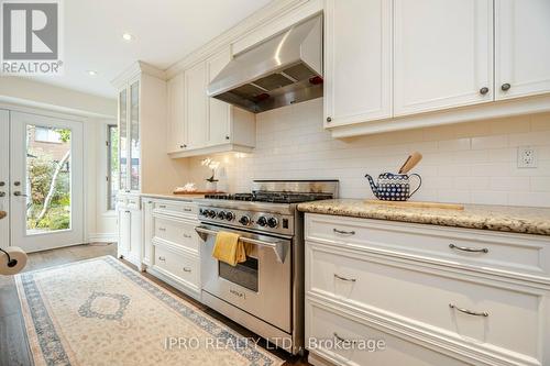 1095 Old Oak Drive, Oakville, ON - Indoor Photo Showing Kitchen With Upgraded Kitchen