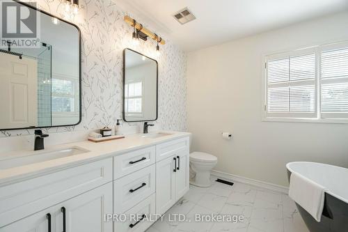 1095 Old Oak Drive, Oakville, ON - Indoor Photo Showing Bathroom