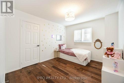 1095 Old Oak Drive, Oakville, ON - Indoor Photo Showing Bedroom