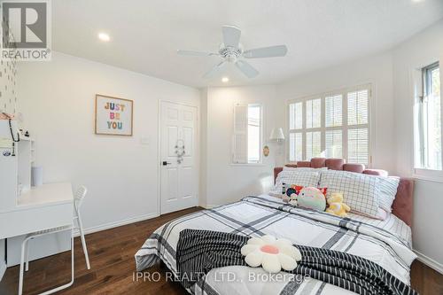 1095 Old Oak Drive, Oakville, ON - Indoor Photo Showing Bedroom