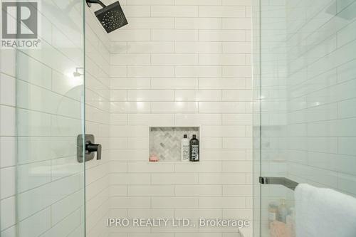 1095 Old Oak Drive, Oakville, ON - Indoor Photo Showing Bathroom