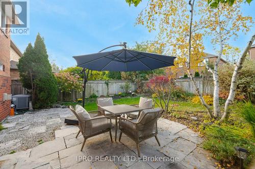 1095 Old Oak Drive, Oakville, ON - Outdoor