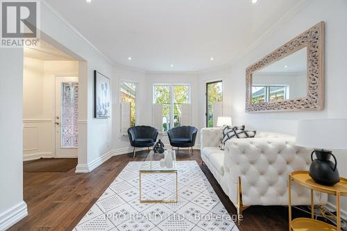 1095 Old Oak Drive, Oakville, ON - Indoor Photo Showing Living Room