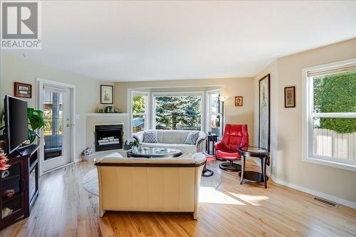 422 Beasley  W Crescent, Nelson, BC - Indoor Photo Showing Living Room With Fireplace