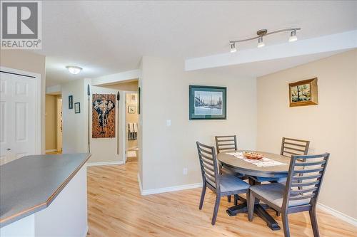 422 Beasley  W Crescent, Nelson, BC - Indoor Photo Showing Dining Room