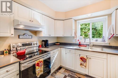 422 Beasley  W Crescent, Nelson, BC - Indoor Photo Showing Kitchen With Double Sink