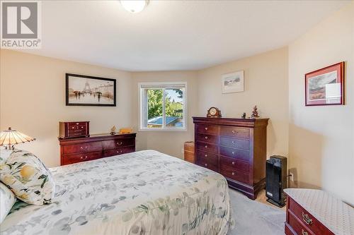 422 Beasley  W Crescent, Nelson, BC - Indoor Photo Showing Bedroom