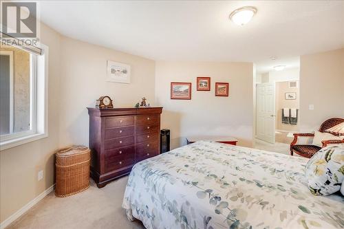 422 Beasley  W Crescent, Nelson, BC - Indoor Photo Showing Bedroom