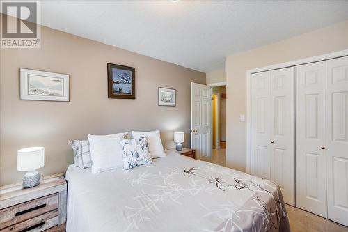 422 Beasley  W Crescent, Nelson, BC - Indoor Photo Showing Bedroom