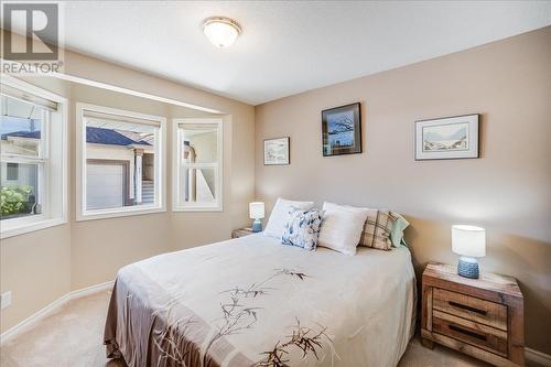 422 Beasley  W Crescent, Nelson, BC - Indoor Photo Showing Bedroom