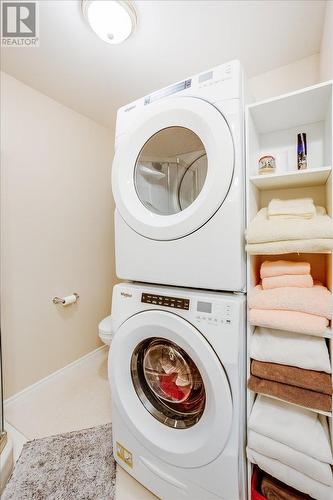 422 Beasley  W Crescent, Nelson, BC - Indoor Photo Showing Laundry Room