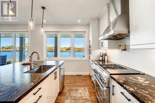 7 Dock Lane, Tay, ON - Indoor Photo Showing Kitchen With Upgraded Kitchen