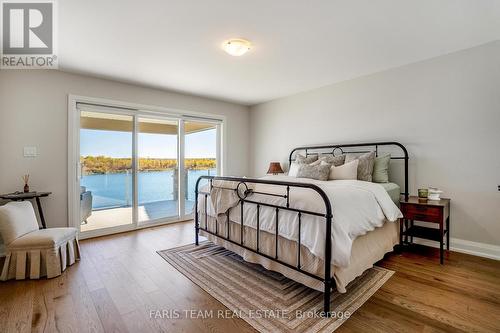 7 Dock Lane, Tay, ON - Indoor Photo Showing Bedroom