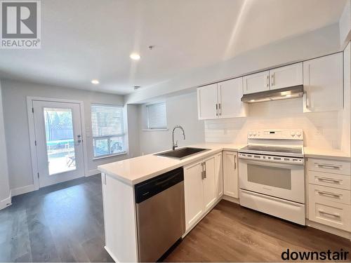 10325 Wynnyk Way, Maple Ridge, BC - Indoor Photo Showing Kitchen