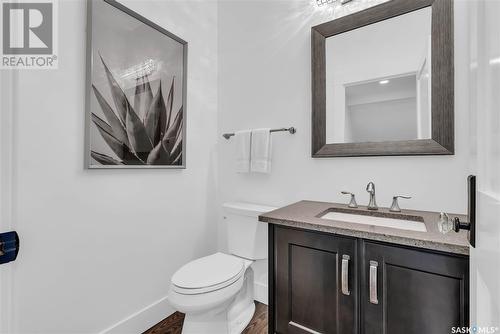 811 Colony Street, Saskatoon, SK - Indoor Photo Showing Bathroom