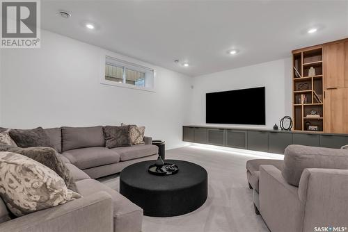 811 Colony Street, Saskatoon, SK - Indoor Photo Showing Living Room