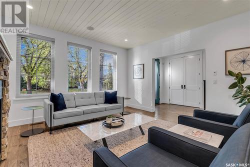 811 Colony Street, Saskatoon, SK - Indoor Photo Showing Living Room