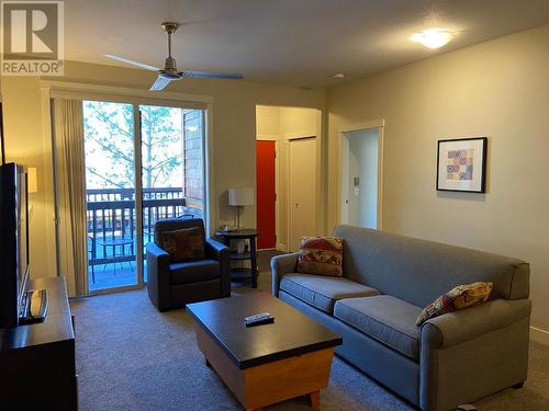 2049 Summit  Drive Unit# 214D, Panorama, BC - Indoor Photo Showing Living Room