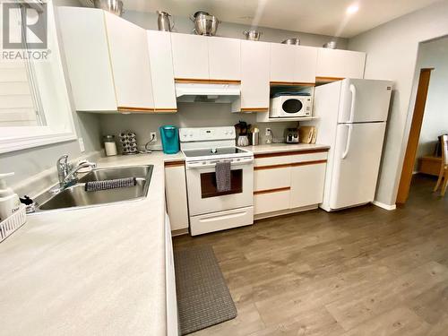 2210 Columbia Avenue Unit# 3, Castlegar, BC - Indoor Photo Showing Kitchen With Double Sink