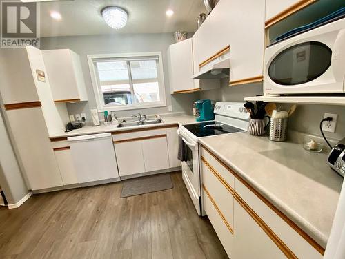 2210 Columbia Avenue Unit# 3, Castlegar, BC - Indoor Photo Showing Kitchen With Double Sink