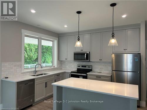 1 - 242 South Rankin Street, Saugeen Shores, ON - Indoor Photo Showing Kitchen With Double Sink With Upgraded Kitchen