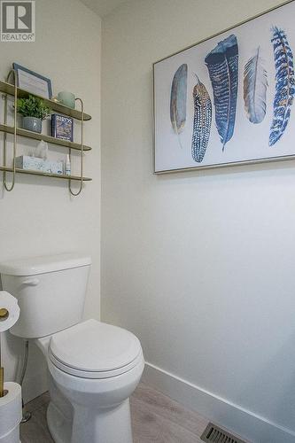 4878 Ridge Road Unit# 6, Radium Hot Springs, BC - Indoor Photo Showing Bathroom