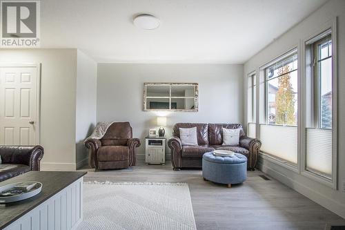 4878 Ridge Road Unit# 6, Radium Hot Springs, BC - Indoor Photo Showing Living Room