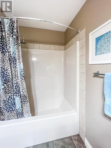 4878 Ridge Road Unit# 6, Radium Hot Springs, BC - Indoor Photo Showing Bathroom