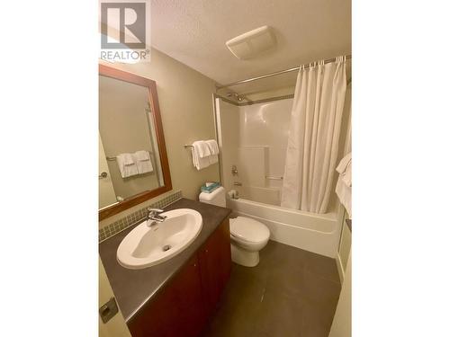 2049 Summit  Drive Unit# 312A, Panorama, BC - Indoor Photo Showing Bathroom