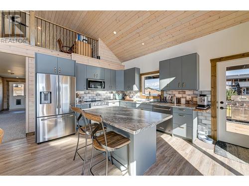 1693 Koocanusa Lake Drive, Lake Koocanusa, BC - Indoor Photo Showing Kitchen With Upgraded Kitchen