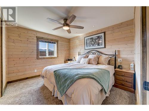 1693 Koocanusa Lake Drive, Lake Koocanusa, BC - Indoor Photo Showing Bedroom