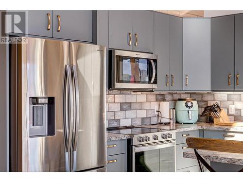 1693 Koocanusa Lake Drive, Lake Koocanusa, BC - Indoor Photo Showing Kitchen With Upgraded Kitchen