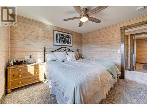 1693 Koocanusa Lake Drive, Lake Koocanusa, BC - Indoor Photo Showing Bedroom