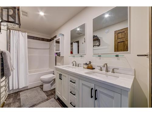 1693 Koocanusa Lake Drive, Lake Koocanusa, BC - Indoor Photo Showing Bathroom