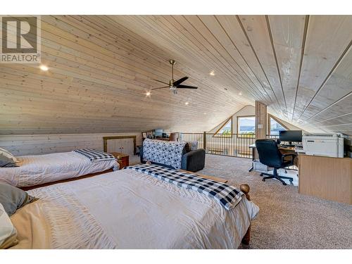 1693 Koocanusa Lake Drive, Lake Koocanusa, BC - Indoor Photo Showing Bedroom