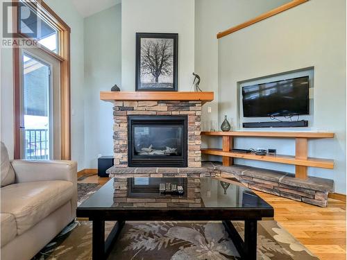 5150 Fairway  Drive Unit# 29-A3, Fairmont Hot Springs, BC - Indoor Photo Showing Living Room With Fireplace