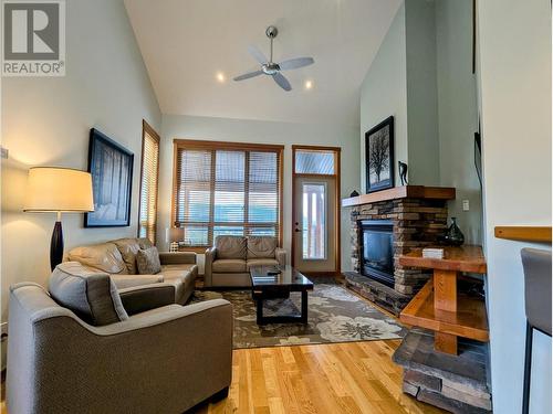 5150 Fairway  Drive Unit# 29-A3, Fairmont Hot Springs, BC - Indoor Photo Showing Living Room With Fireplace