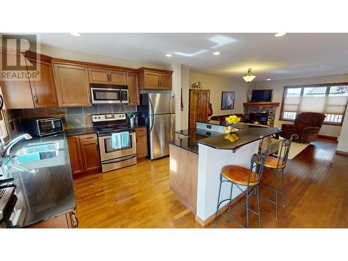 1000 9Th  Street Unit# 23, Invermere, BC - Indoor Photo Showing Kitchen