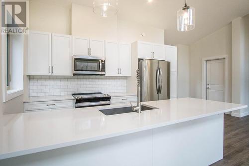 4926 Timber Ridge  Road Unit# 41, Windermere, BC - Indoor Photo Showing Kitchen With Upgraded Kitchen