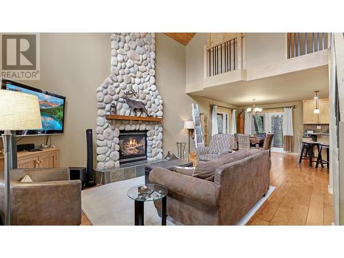 4868 Riverview Drive Unit# 21, Edgewater, BC - Indoor Photo Showing Living Room With Fireplace