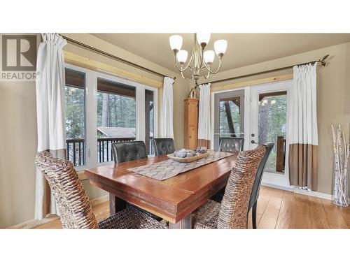 4868 Riverview Drive Unit# 21, Edgewater, BC - Indoor Photo Showing Dining Room