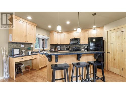 4868 Riverview Drive Unit# 21, Edgewater, BC - Indoor Photo Showing Kitchen