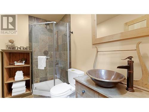 4868 Riverview Drive Unit# 21, Edgewater, BC - Indoor Photo Showing Bathroom