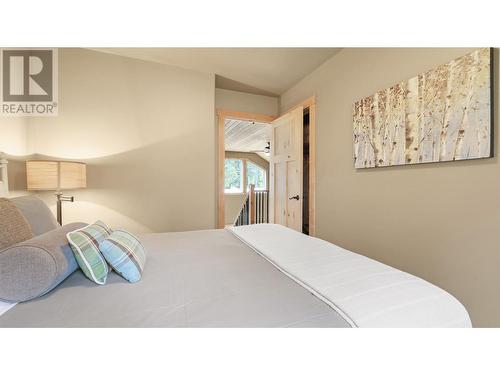 4868 Riverview Drive Unit# 21, Edgewater, BC - Indoor Photo Showing Bedroom