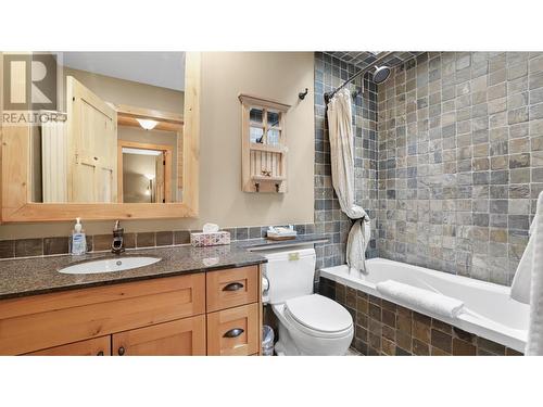 4868 Riverview Drive Unit# 21, Edgewater, BC - Indoor Photo Showing Bathroom