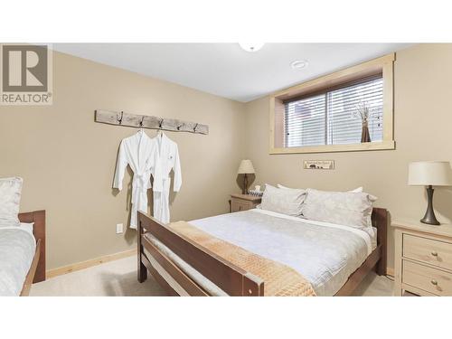 4868 Riverview Drive Unit# 21, Edgewater, BC - Indoor Photo Showing Bedroom