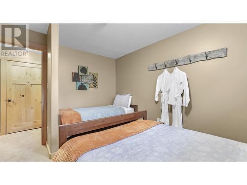 4868 Riverview Drive Unit# 21, Edgewater, BC - Indoor Photo Showing Bedroom