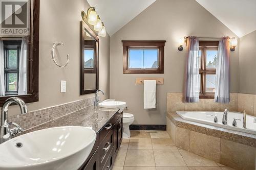 425 Canyon  Trail Unit# C, Fernie, BC - Indoor Photo Showing Bathroom